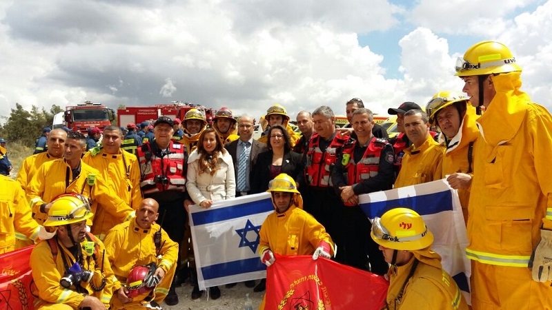  במרכז התמונה: שגרירת ישראל הגב' יעל רביע צדוק, ולצידה שמעון בן נר סגן ניצב כיבוי אש וחברת הכנסת נאוה בוקר (יו"ר ועדת כיבוי אש והצלה בכנסת). צילום: שגרירות ישראל בקפריסין