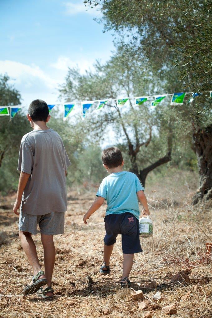 מסיק משפחות בקק''ל - קרדיט יעל אילן