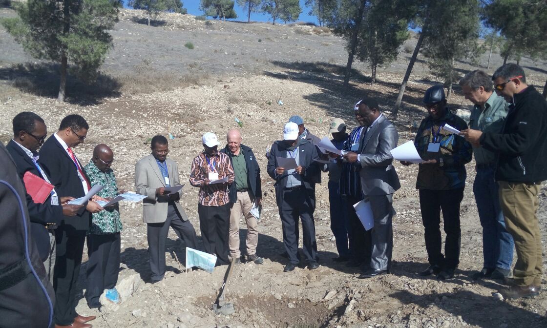 מפגש עם אנשי קק"ל במטרה ללמוד על המלחמה בתופעת המידבור בישראל