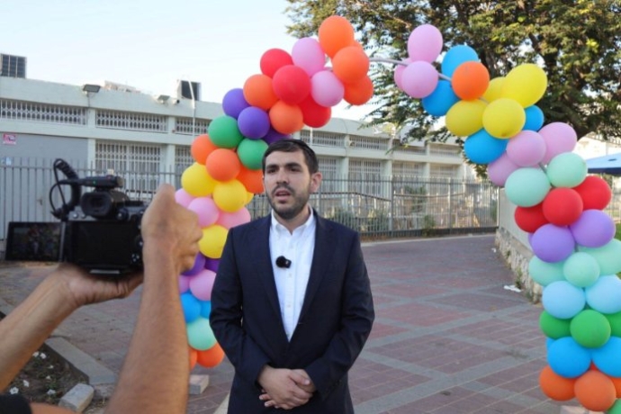 ילדי תלמוד תורה 'פלא יועץ' מקבלים את פני ראש העיר וצוות העירייה. צילום: אלדד עובדיה | סיון מטודי