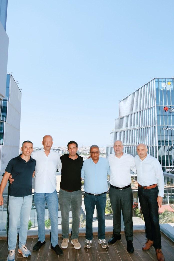 מימין: שי מימוני, קובי גרדי, מיכאל רצון, ראם רצון, יוסי ברק, עודד רצון. צילום: איל אפרתי