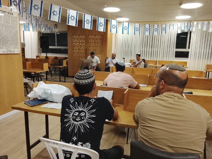 ערב הסליחות בשכונת ממשית בדימונה. צילום: באדיבות תנועת אור