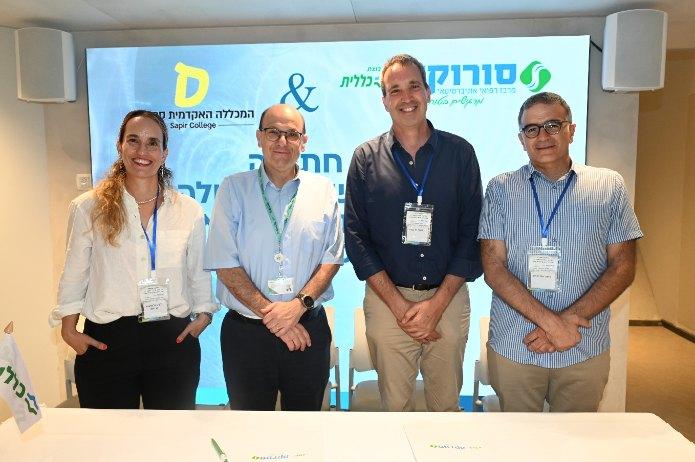 פרופ' ארז צומעי, פרופ' ניר קידר, פרופ' שלומי קודש וד"ר גייל גלבוע פרידמן בהשקת מעבדת ה-AI לרפואת עיניים בסורוקה. צילום: דוברות סורוקה