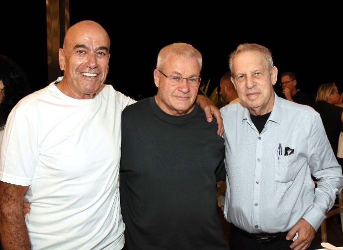 מימין: גיורא איילנד, ישראל זיו ויום טוב סמיה. צילום: אמיר מאירי