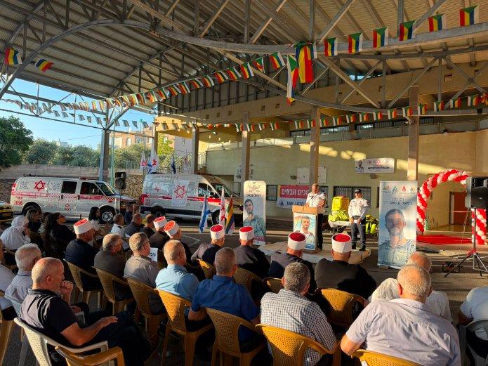 משפחת עבאס ואורחי הטקס בחנוכת נקודת ההזנקה. צילום: דוברות מד