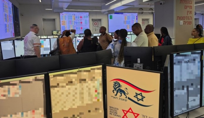 הצגת רכבי החירום של מד