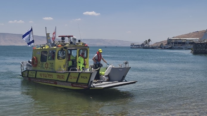 סירת הים-בולנס לטיפול נמרץ של מגן דוד אדום בכנרת. צילום: דוברות מד"א
