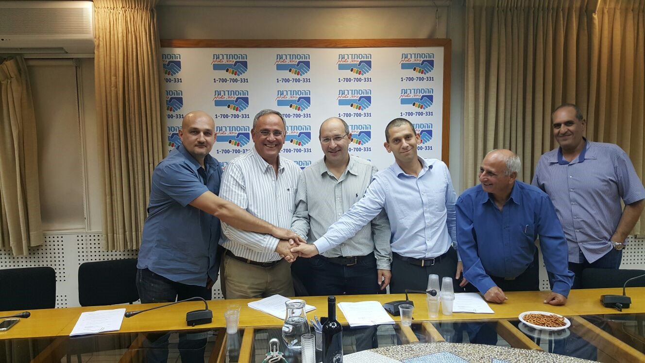 משמאל: יו"ר ועד העובדים, מקס פבלוב; יו"ר ההסתדרות במרחב הנגב, מאיר בביוף; יו"ר ההסתדרות, אבי ניסנקורן ומנכ"ל OPC רותם, גיורא אלמוגי