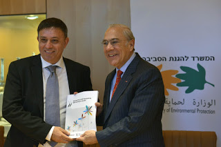 מזכ"ל ה-OECD אנחל גוריה, הציג היום במפגש עם השר להגנת הסביבה, אבי גבאי בירושלים את דוח הארגון על איכות החיים בישראל