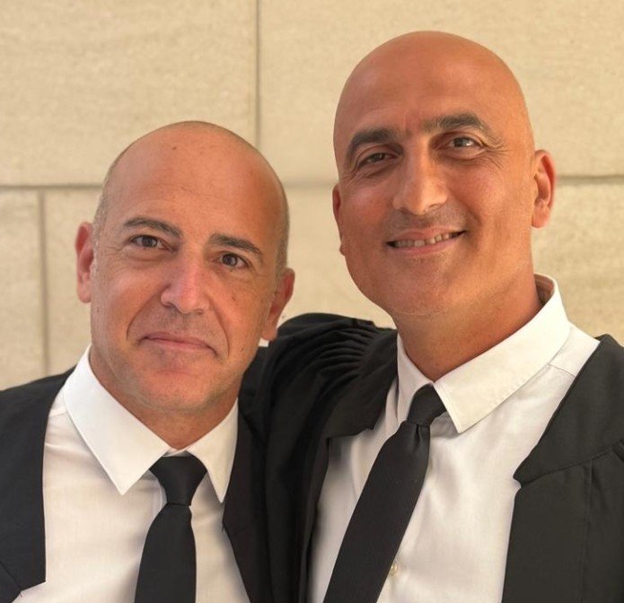 מימין: עו"ד גיא שמר ועו"ד מיקי חובה (צילום: יח"צ)