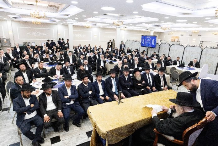 מאות ראשי ישיבות, רמי"ם ומרביצי תורה בוועידת "והחזקת בו". צילום: דוברות עיריית בני ברק