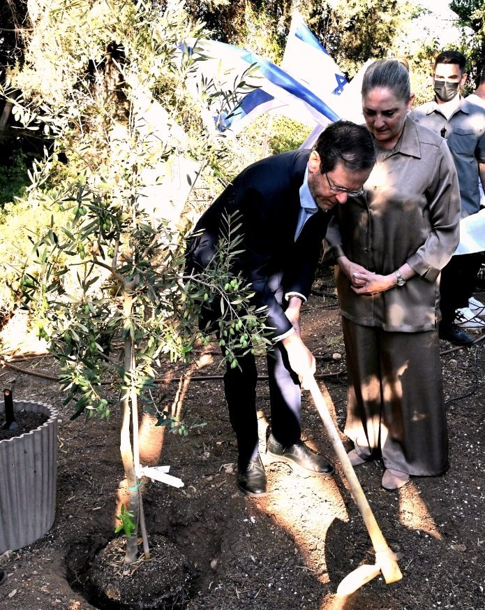 נשיא המדינה ורעייתו בסיור באחוזת דוברובין. צילום: חיים צח, לע"מ