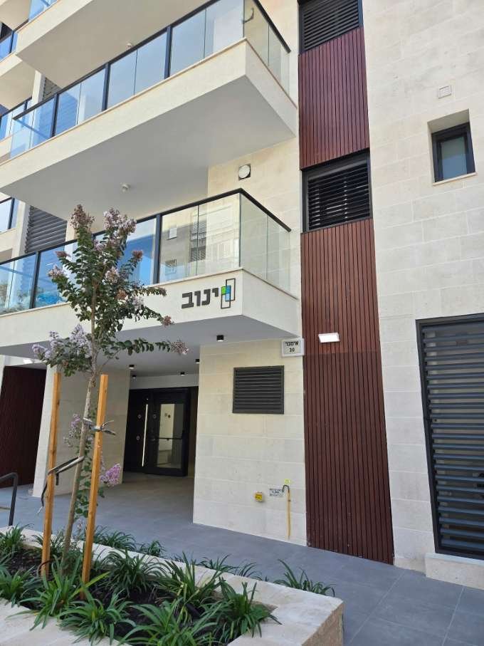 הכניסה לבניין החדש באימבר 20. צילום: י.נ.ו.ב