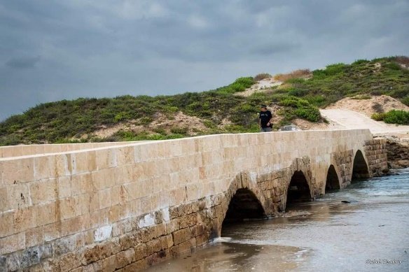 גשר אבן מעל נחל באחד ממסלולי הפסטיבל. צילום: רשות מקרקעי ישראל