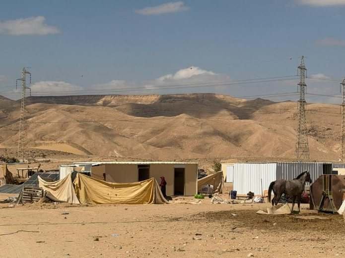 מבנים שהוקמו בפלישה באזור אבו קרינאת. צילום: רשות מקרקעי ישראל