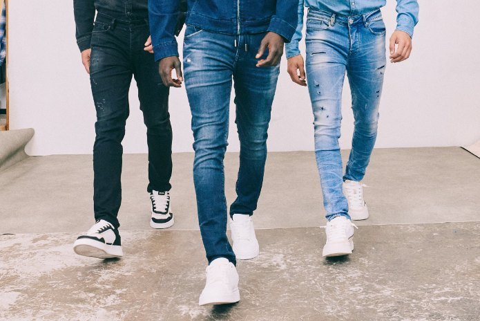 הג׳ינסים השטופים של לי קופר לסתיו־חורף 2026/27 | צילום: יח"צ