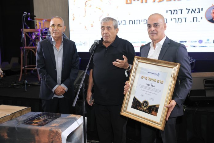 פרס מפעל חיים הוענק ליגאל דמרי בכנס השנתי של ארגון הקבלנים והבונים באר שבע והנגב | צילום: EVENTS