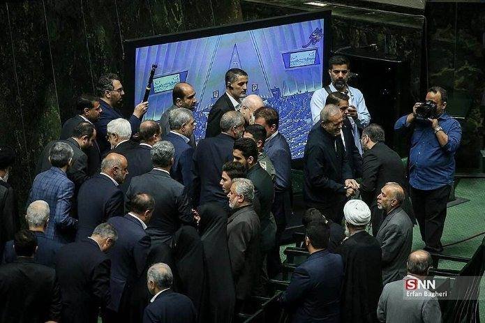 חברי המג'לס, הפרלמנט האיראני, במליאה בטהרן (ארכיון). ההצבעה על מינוי שר ההגנה התקיימה בקישור וידאו. צילום: Erfan Bagheri / ויקישיתוף, רישיון CC BY 4.0