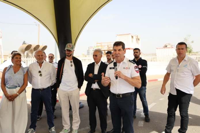 משתתפי טקס חנוכת האמבולנסים בקריית מד"א ברמלה. צילום: דוברות מד"א
