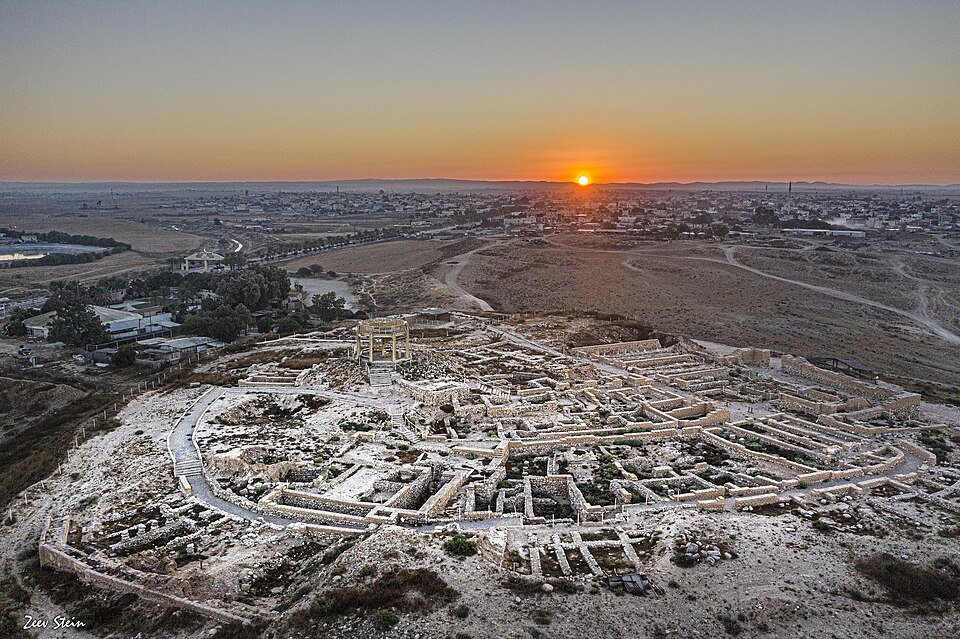 שרידי העיר הקדומה בגן הלאומי תל באר שבע, אתר מורשת עולמית של אונסק"ו בשולי המדבר | צילום: צילום: זאב שטיין, ויקישיתוף, CC BY 2.5