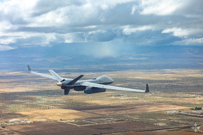 ה-MQ-9B של GA-ASI נושא את מכלי מכ"ם ה-AEW מסוג LoyalEye של סאאב בניסויי הטיסה | צילום: GA-ASI