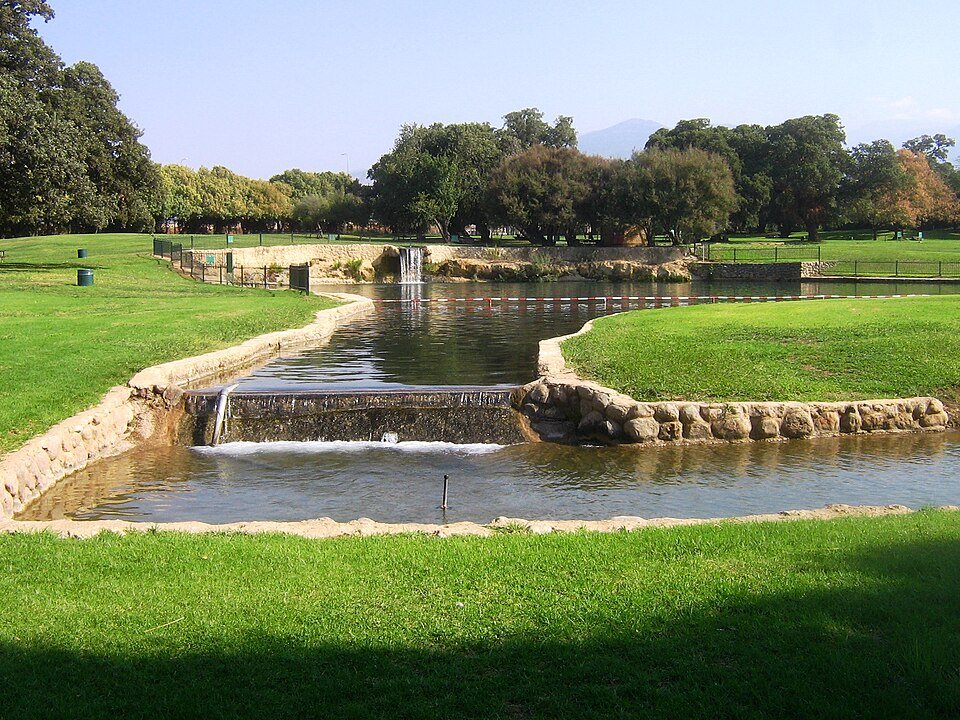 בריכה, אשד וגשר על המדשאות של חורשת טל