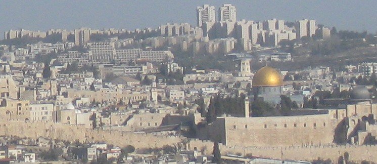 חומות העיר העתיקה בירושלים וכיפת הסלע, בנוף הנשקף מהרכס הדרומי