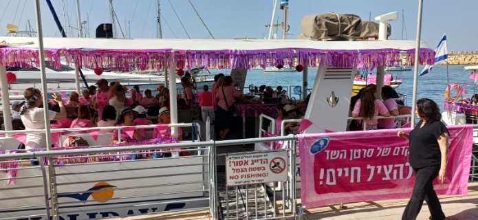 הספינות קושטו בוורוד לקראת ההפלגה ממרינה הרצליה. צילום: האגודה למלחמה בסרטן