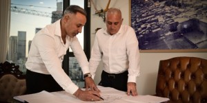 יוזמות פיתוח נדל"ן מציגה רווח נקי של כ-58.5 מיליון שקל במחצית הראשונה של 2026 משמאל: יחיאל בן חמו, מנכ