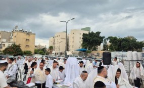 מסורת של קדושה ושמחה: מעמד ברכת הכהנים המרכזית באשקלון מעמד ברכת הכהנים המרכזית באשקלון | צילום: יח