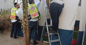 פטיש, מסמר ואמבולנס: צוות מד"א השלים את בניית הסוכה של הפצועה צוות מד