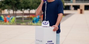 מייבלין ניו יורק וער"ן בקמפיין "אמיצים ביחד" לחודש בריאות הנפש מתוך קמפיין