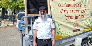 מסורת של חמש שנים: סוכת האמבולנס הנודדת של מד"א יוצאת לדרך סוכת האמבולנס הנודדת של מד