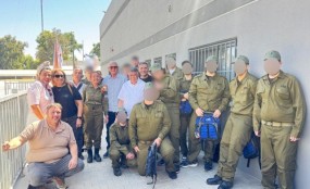 12 תלמידי בית אקשטיין באופקים קיבלו מדי צה"ל בבסיס אורים תלמידי בית אקשטיין באופקים בטקס הענקת המדים בבסיס אורים. צילום: דוברות עיריית אופקים | צילום: צילום: דוברות עיריית אופקים