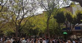 2.7 מיליון ריאל לדולר: המצור הימי מרוקן את קופת טהרן המולה ברחוב הסמוך לבזאר הגדול בטהרן | צילום: Telluride / ויקישיתוף, CC BY-SA 3.0