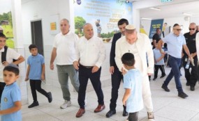 פתיחת שנת הלימודים באשקלון: ראש העיר תומר גלאם בביקור מיוחד בתלמוד תורה 'פלא יועץ' פתיחת שנת הלימודים באשקלון: ביקור ראש העיר תומר גלאם בתלמוד תורה 'פלא יועץ'. צילום: אלדד עובדיה | סיון מטודי