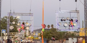 פסטיבל אופקים ה-11 חוזר עם מופעים מהארץ ומהעולם: שדרות הרצל הופכות לתיאטרון רחוב ענק מופע אוויר בפסטיבל אופקים. צילום: דור פזואלו