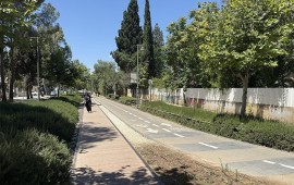 מסלולי אופניים עם ילדים: המדריך המשפחתי המלא – מפארק הירקון ועד אגמון החולה השביל הסלול של פארק המסילה בירושלים | צילום: צילום: שלמה רודד, ויקישיתוף, CC BY 2.5