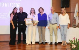 אתי שטרית מ"שהם" בפרדס חנה זכתה בפרס הצטיינות ארצי מצטייני חטיבת המרכזים הרפואיים הממשלתיים בטקס שהתקיים במרכז הרפואי הלל יפה בחדרה | צילום: צילום: קטרינה גרינברג
