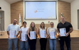 צוות מערכות המידע של המרכז הרפואי "שהם" זכה באות הוקרה לשנת 2025 מקבלי אות ההוקרה, מימין לשמאל: ריאד אבו מוך, סמדר רובינשטיין, רמית כלאמרי יפת, נועה פרידמן וסרמן, סיון הרמן ויעקב בר סיני | צילום: שהם