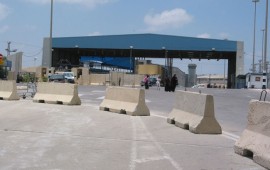 ישראל מגבירה את הלחץ על תושבי רצועת עזה שפל במס' היציאות במעבר ארז צילום: מחסום ארז