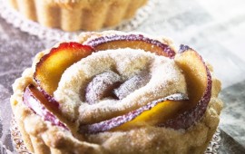 מתכון: עוגת סולת ושזיפים עוגת סולת ושזיפים (צילום - מנחם גרייבסקי)