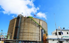 השר אלקין נלחם: לא יחודש היתר הרעלים למיכל האמוניה בחיפה מיכל האמוניה בחיפה. צילום: מתן נעים