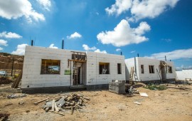 ככה בונים היום בית: בקיבוץ ארז בונים ב- GSB "בית בטוח וירוק" השכונה הנבנית בקיבוץ ארז. צילום: אדי ישראל