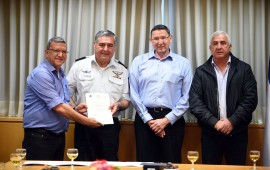 ליברמן מתייעל: הסכם היסטורי בין משהב"ט לרשות הכיבוי וההצלה צילום: דנה שרגא, משרד הביטחון