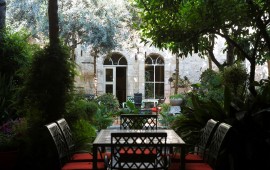 קטיף תבלינים וארוחת שף בגינה המלכותית של מלון אמריקן קולוני ירושלים צילום: מיקלה בורסטו עוזיאל