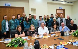 עפות על הגביע - מזל טוב לנבחרת כדורעף נשים מכבי XT חיפה לרגל זכייתה בגביע המדינה צילום: ראובן כבן דוברות עיריית חיפה