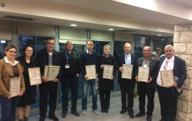 שלוש מחלקות מצטיינות בהוראה בפקולטה לרפואה בגליל של אונ' בר-אילן תעודת הצטיינות והוקרה כמורים מצטיינים בטקס שהתקיים בפקולטה לרפואה בגליל של אוניברסיטת בר-אילן