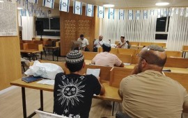 חיבור של מסורת, קהילה ועשייה: ערב סליחות מרגש ועוצמתי התקיים בשכונת ממשית בדימונה ערב הסליחות בשכונת ממשית בדימונה. צילום: באדיבות תנועת אור