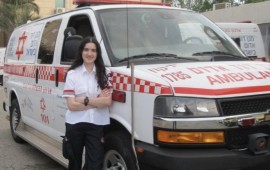 "הסתכלתי במראה והבטחתי שאני יוצאת מזה": הנערה שנלחמה על חייה והיום מצילה חיים של אחרים מיכל שמיס, מגישת עזרה ראשונה במד